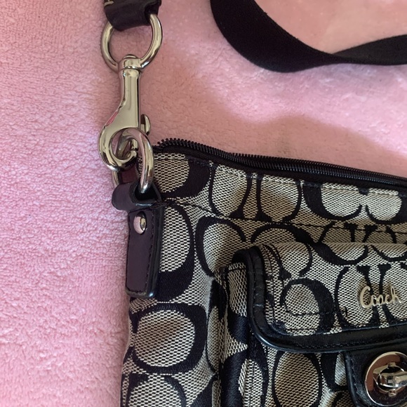 authentic coach crossbody purse. - Picture 4 of 5